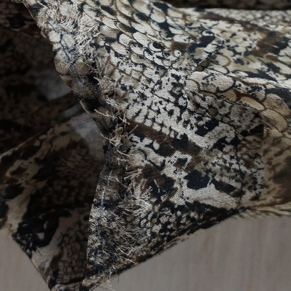 Delicate Animal Print 100% Silk Blouse Classic S - Picture 4 of 6